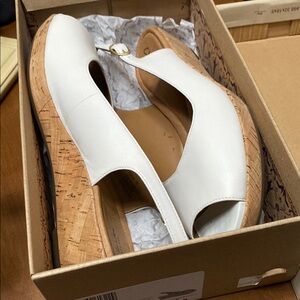 Clarks sandals size 11